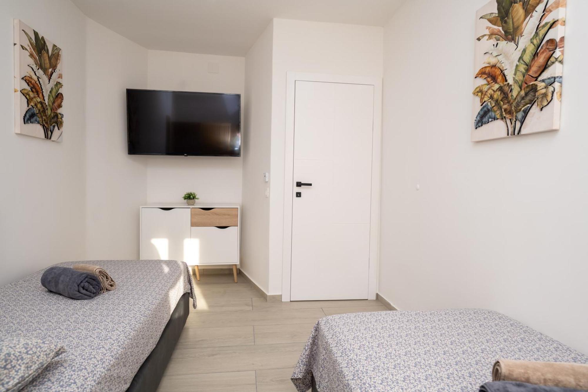 88 - Private Heated Pool Apartment *