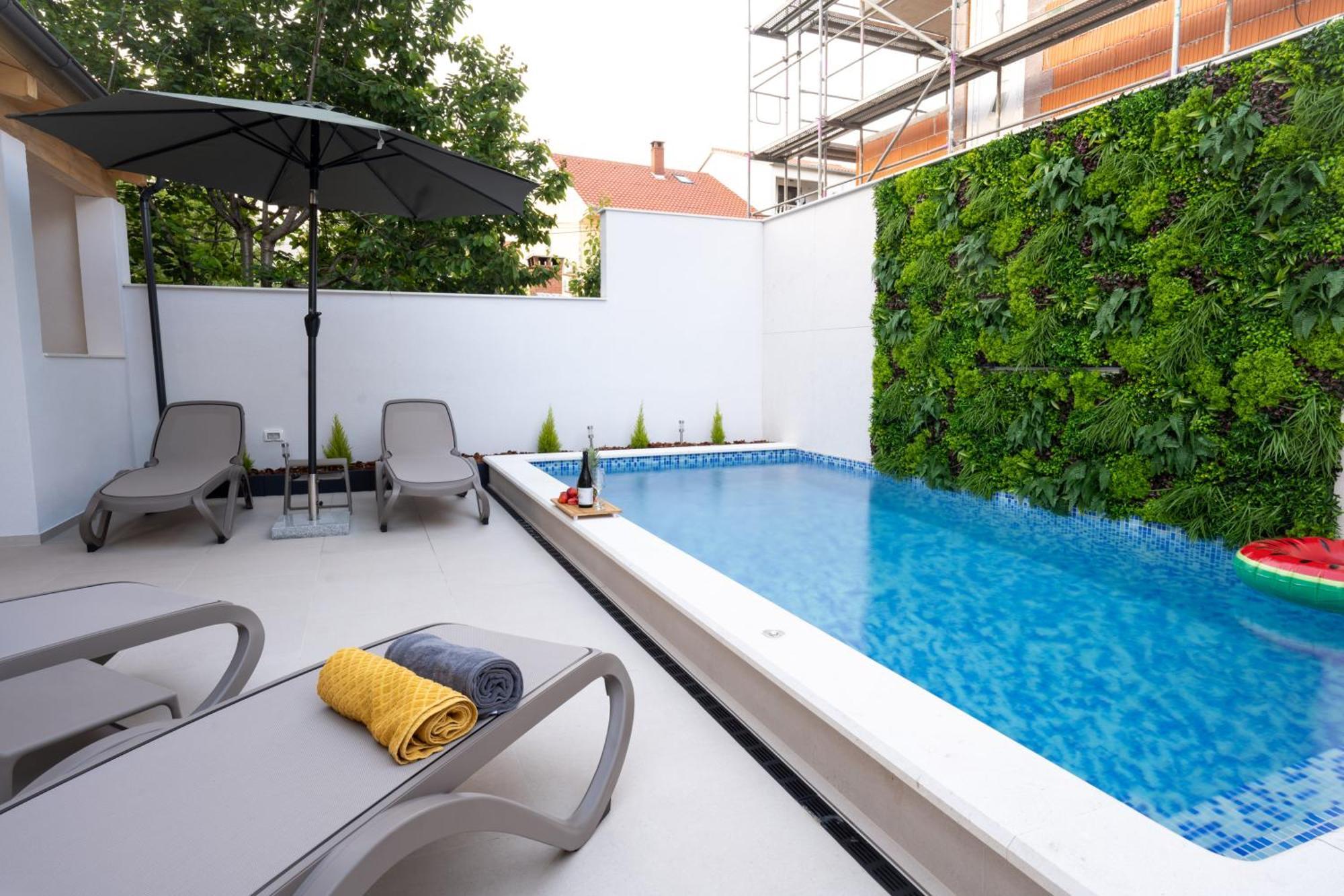 88 - Private Heated Pool Zadar