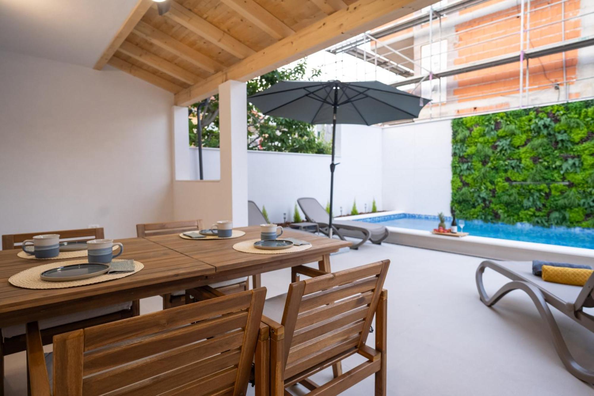 88 - Private Heated Pool Apartment