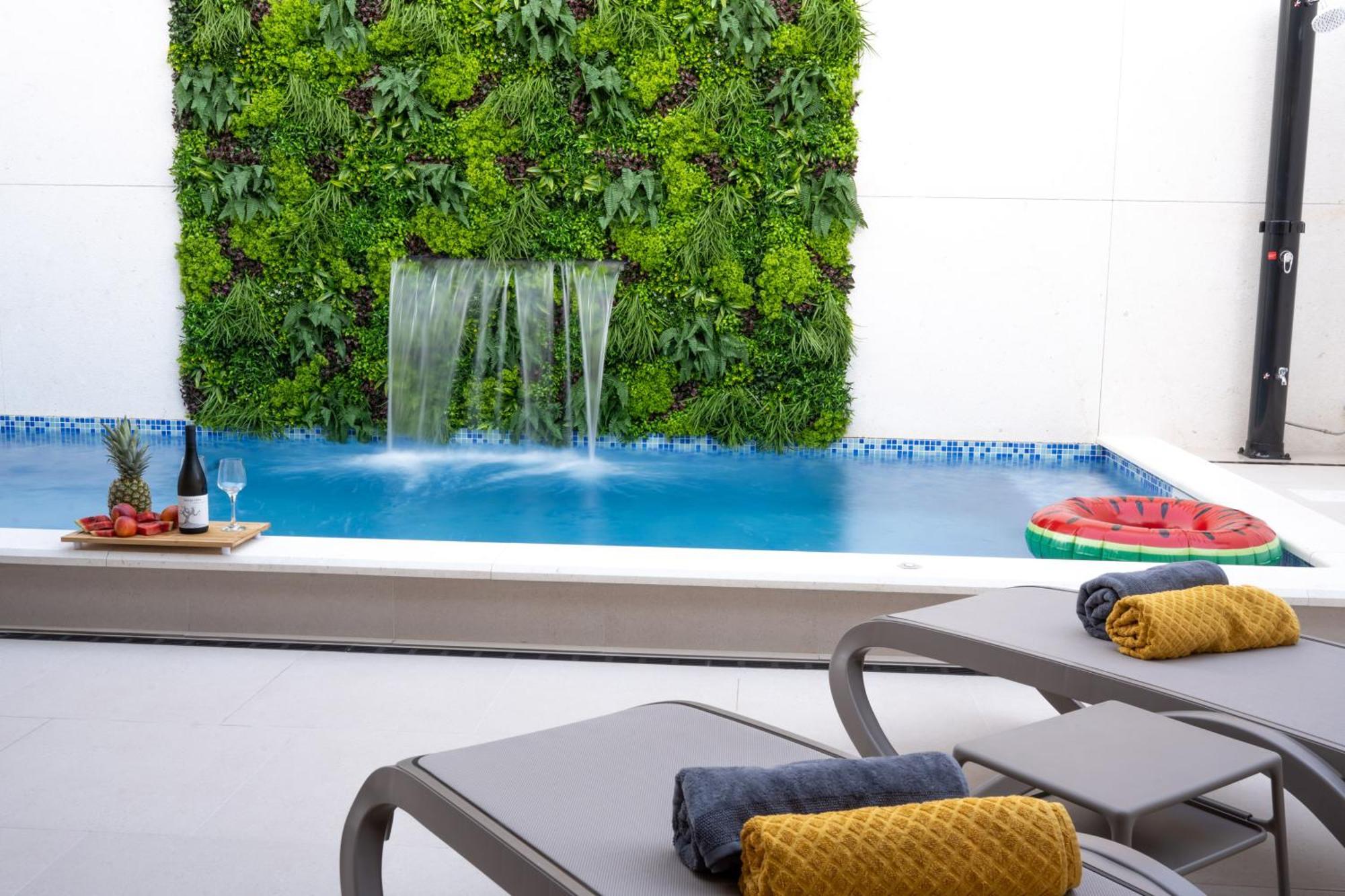 Apartment 88 - Private Heated Pool *